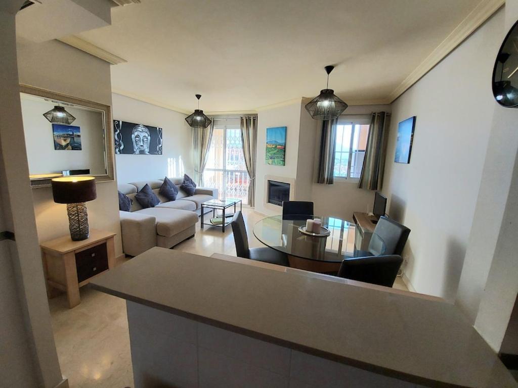 Duquesa Fairways, A Spacious Apartment With Fabulous Views And Facilities マニルバ エクステリア 写真