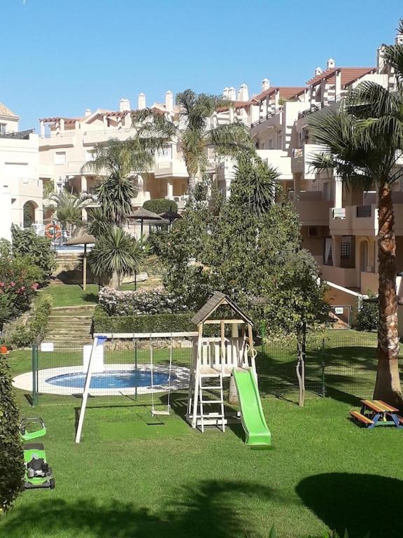 Duquesa Fairways, A Spacious Apartment With Fabulous Views And Facilities マニルバ エクステリア 写真