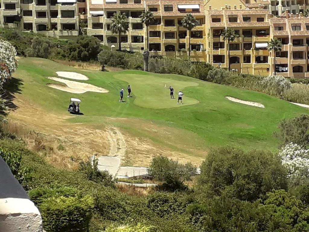 Duquesa Fairways, A Spacious Apartment With Fabulous Views And Facilities マニルバ エクステリア 写真