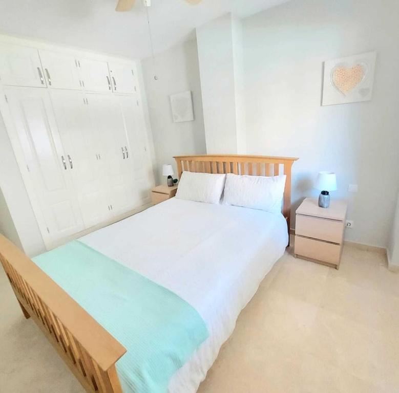 Duquesa Fairways, A Spacious Apartment With Fabulous Views And Facilities マニルバ エクステリア 写真